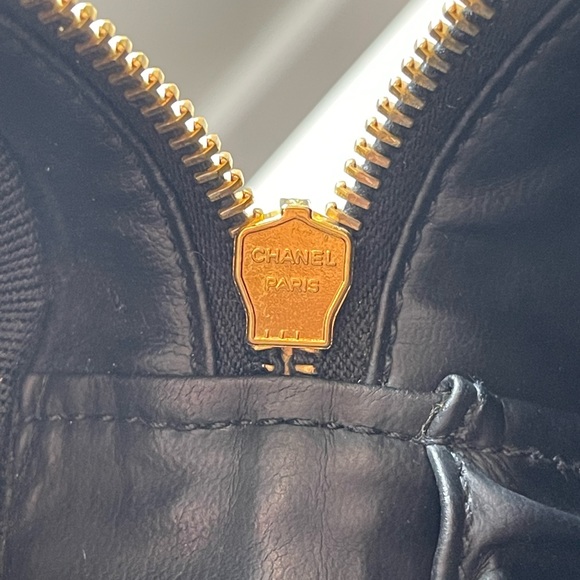 CHANEL Black Lambskin Cosmetic Vanity Case with Gold Hardware - Picture 12 of 16